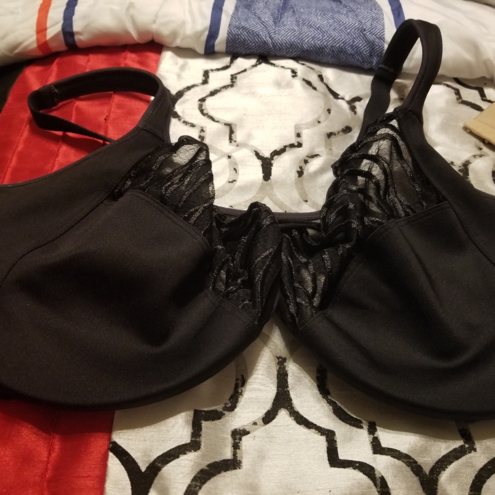 2 black bras